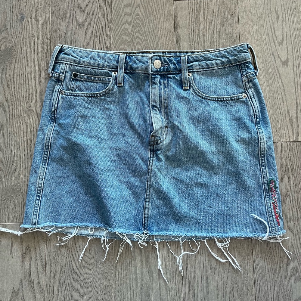 Calvin Klein Jeans Blue Frayed Mini Skirt in size W28